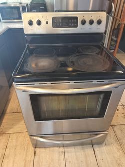 Frigidaire Electric Stove/Oven