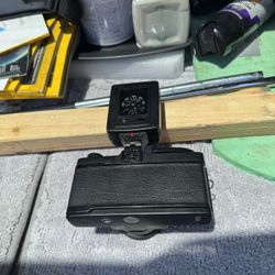 Vivitar 125 Camera With Flash