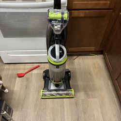 Bissell CleanView Swivel Pet