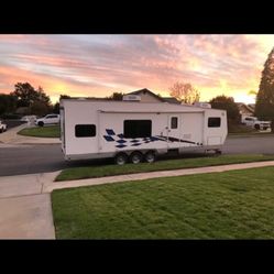 2007 30’ Thor Toy Hauler Will Fit Any Razor Side By Side , New Roof  4 Years Ago , Everything Works 