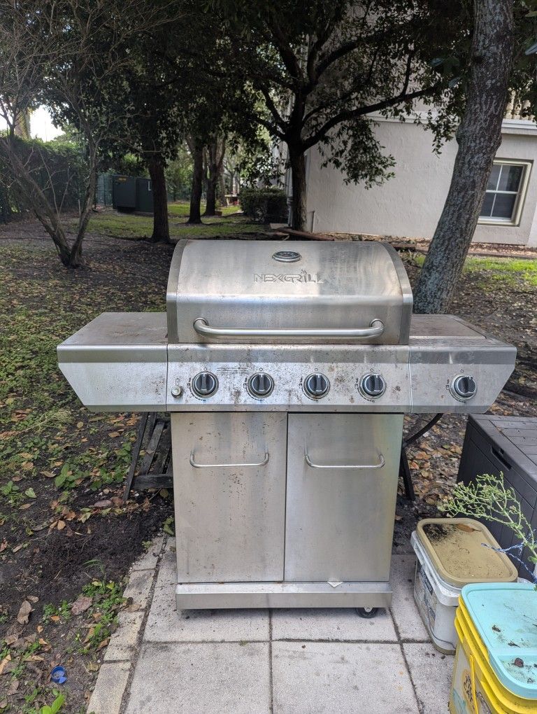 4 Burner Propane Gas Grill W Side Burner 
