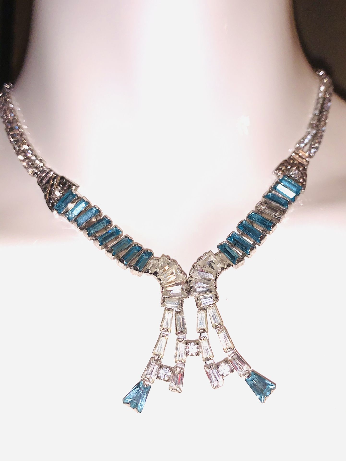 VINTAGE PHYLLIS JEWELRY ORIGINAL 1940’s RHINESTONES AQUA BAGUETTES BRILLIANT ROUND SET IN 925 STERLING SILVER MATCHING SCREW ON EARRINGS Safety Clasp
