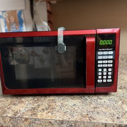 Hamilton Beach 900 Watt Microwave $20fcfs 