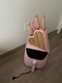 Paris Hilton knife set