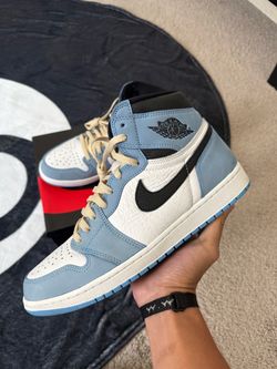 Air Jordan 1 Retro University Blue