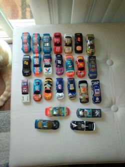 NASCAR Diecast Collection starter set