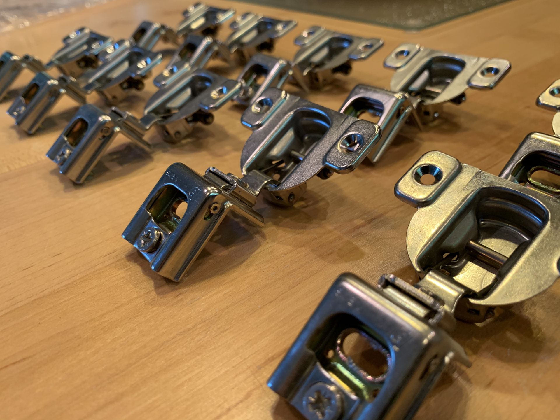 Blum Cabinet Hinge & Plate - For 1” 5/16 Overlay, wraparound, screw-on (10-pack)