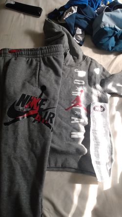 Brand new Jordan sweat suit (medium)