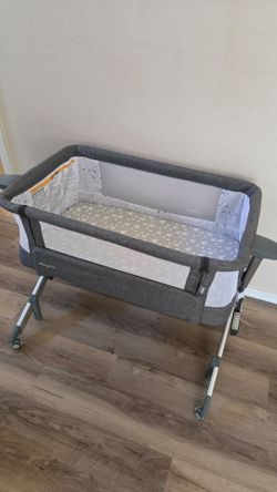 Dream On Me Skylar Bassinet & Bedside Sleeper - Brand New OR Used
