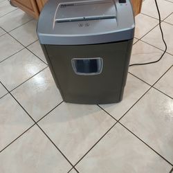 FELLOWES,strip cut paper  shredder