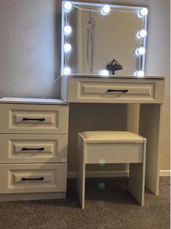 Vanity, Like new!
