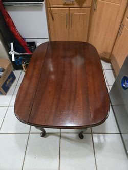 Solid wood extendable coffee table