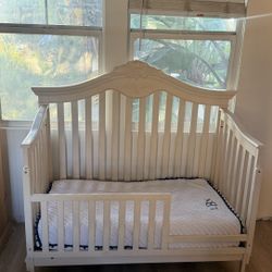 Savannah Lifetime Crib (convertible bed)