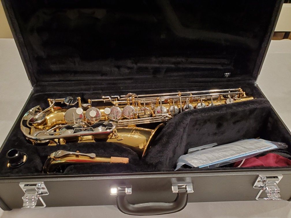 NEW Yamaha Alto Saxophone YAS-26