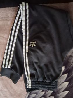 2 Adidas sweatpants