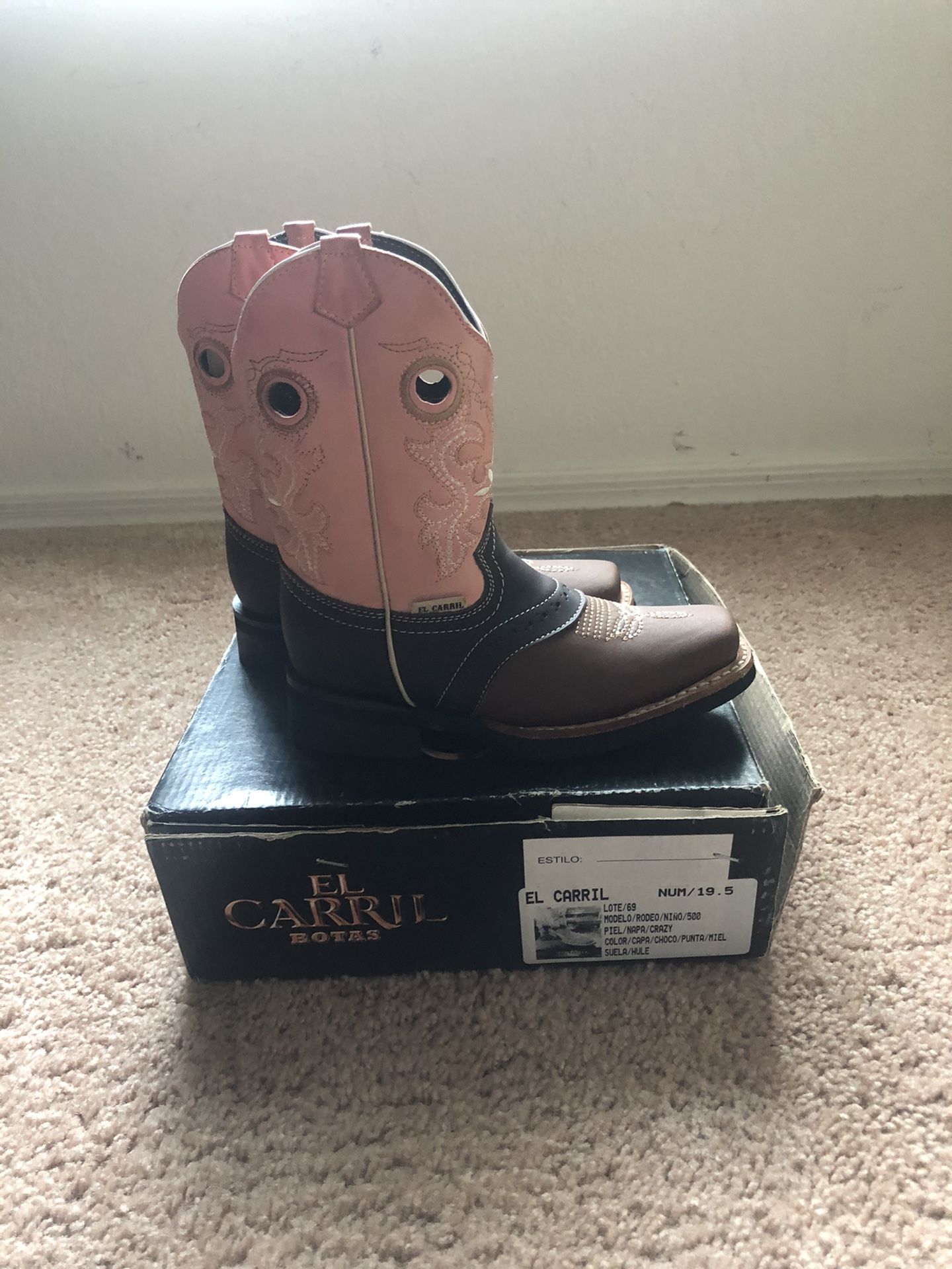 Girls cowgirl boots!