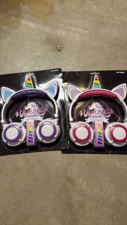 Unicorn Headphones light up. Jack corded