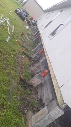 Yo niveló casas y trailas