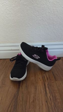 Like New Sketchers Girl Shoes Size 1,5 ( Price Firm!)
