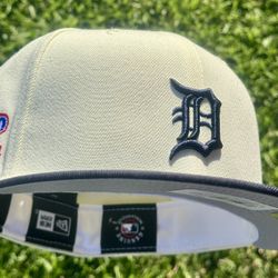 New!!! Detroit Tigers New Era Fitted Hat 7-3/8