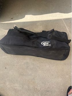 GroovePak PRO GEAR duffel bag features a reinforced base and an adjustable shoulder strap in real good shape