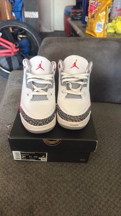 Kids size 2.5 Nike retro 3