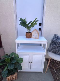White vanity in great condition $40