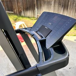 Treadmill, Nordictrack, auto incline, clean, high end, soft cushion walking, Led display, folds
