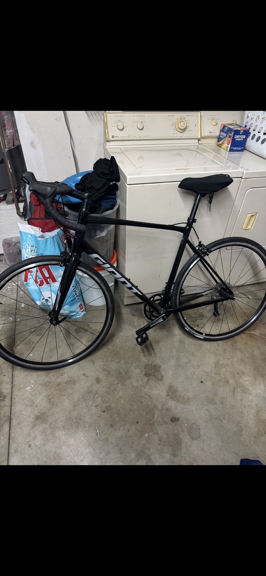 Giant contend 3 Road Bike, frame Size large, Black