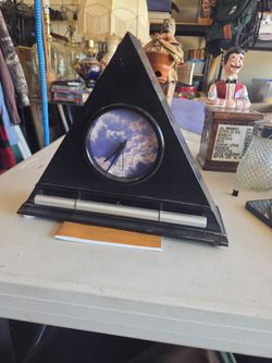 Vintage Now & Zen Triangle Alarm Clock Progressive Awakening Meditation Chime