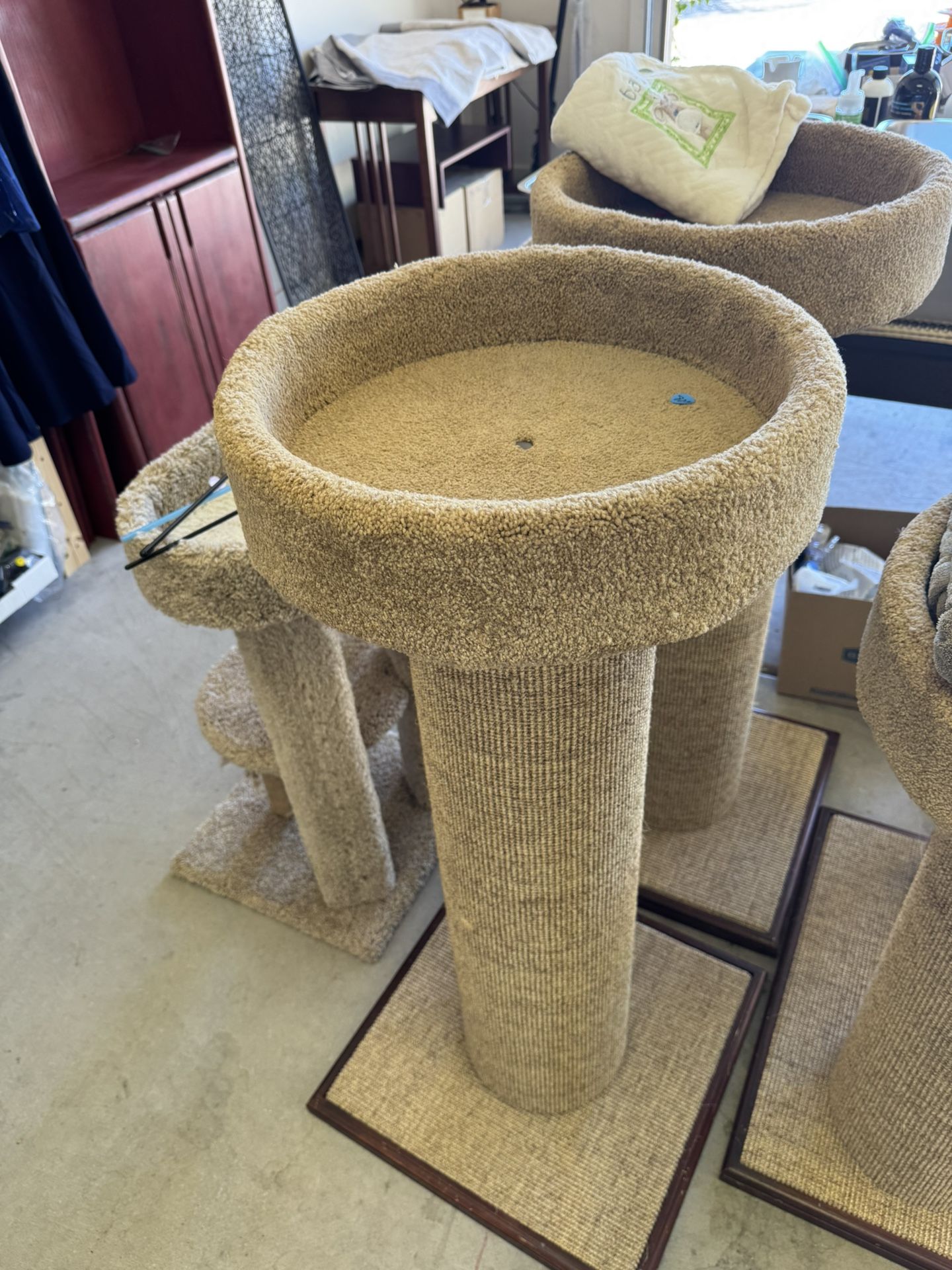 Cat scratching post
