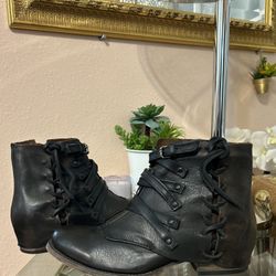 Freebird Black Leather Distressed Lace-Up Ankle Boots Size 9