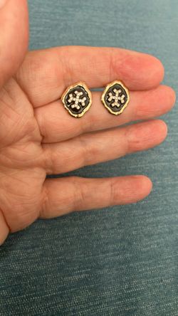 TORY E A R R I N G S