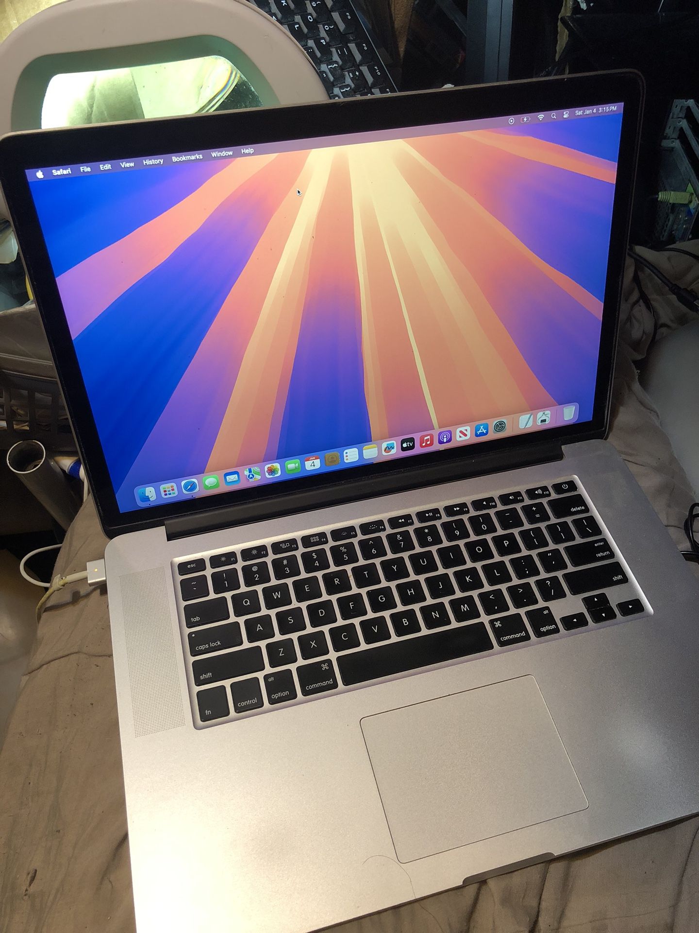 MacBook Pro i7 16GB ram 256GB SSD 15” all OS Sequoia /working good offer be ignored $299 firm price