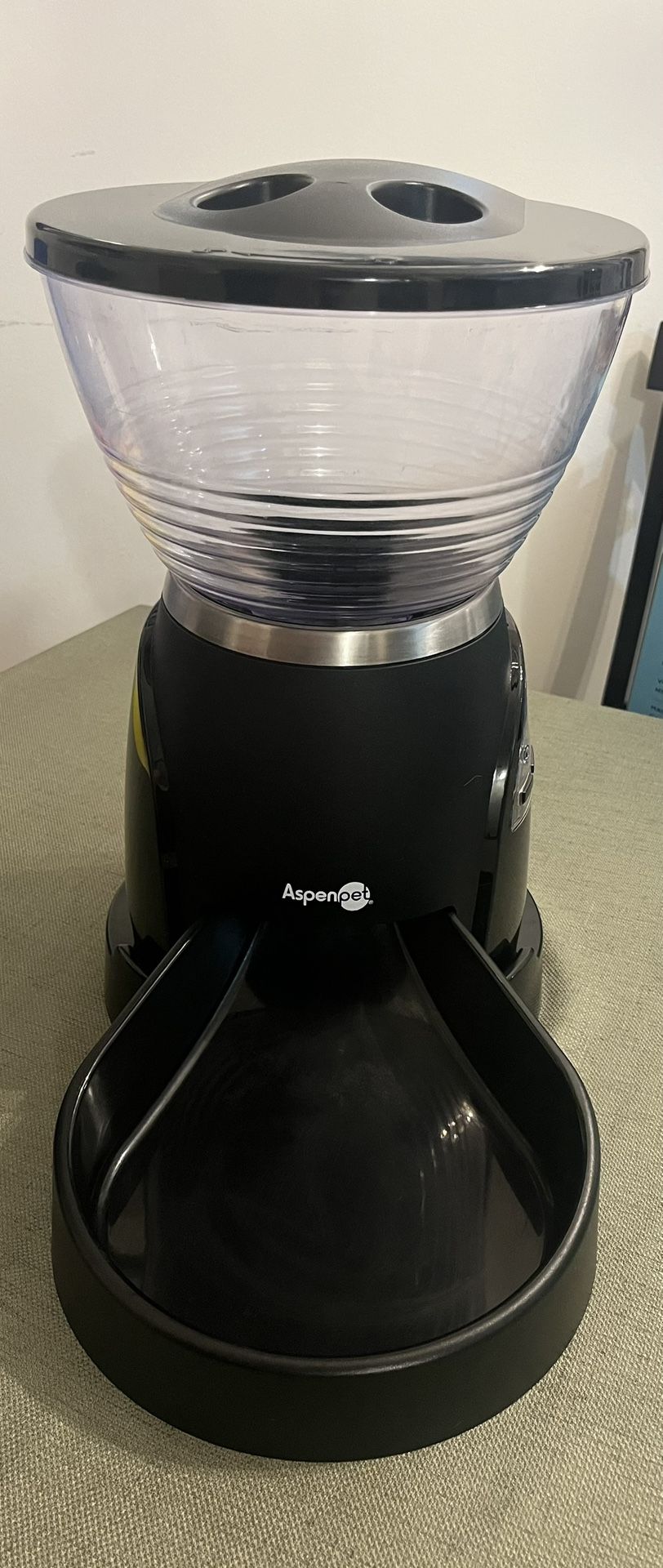 Aspen Pet Lebistro Food Dispenser