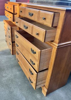 Dresser/ Chest Of Drawers