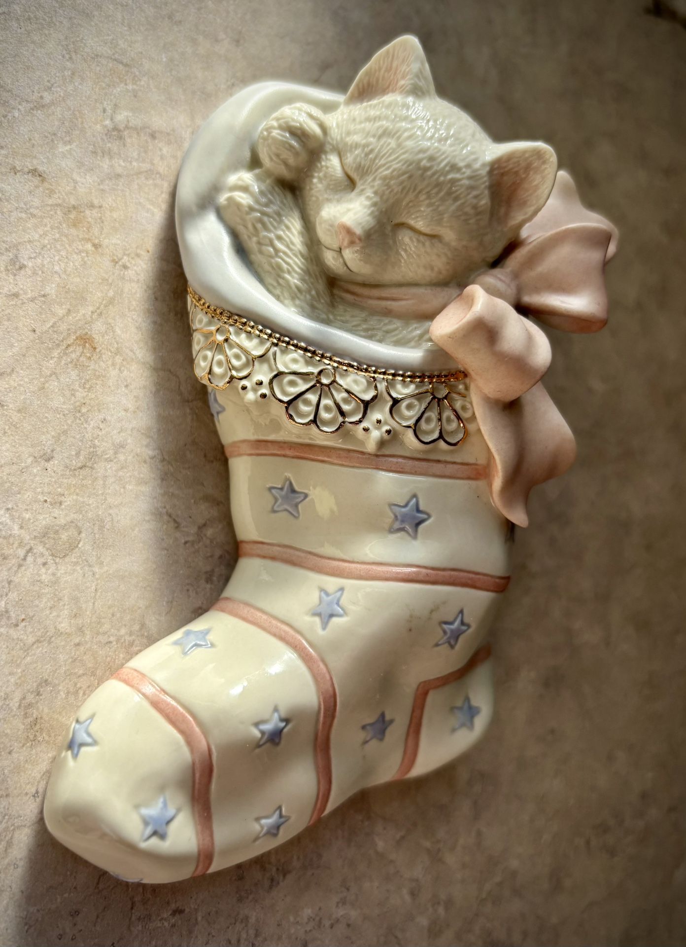 Lenox ~ CHRISTMAS DREAMS ~ Kitten in Christmas Stocking ~ 24k Gold Trim