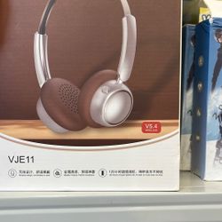 Headphones 