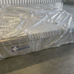 Sealy Posturepedic Hybrid King Mattress – Like New 