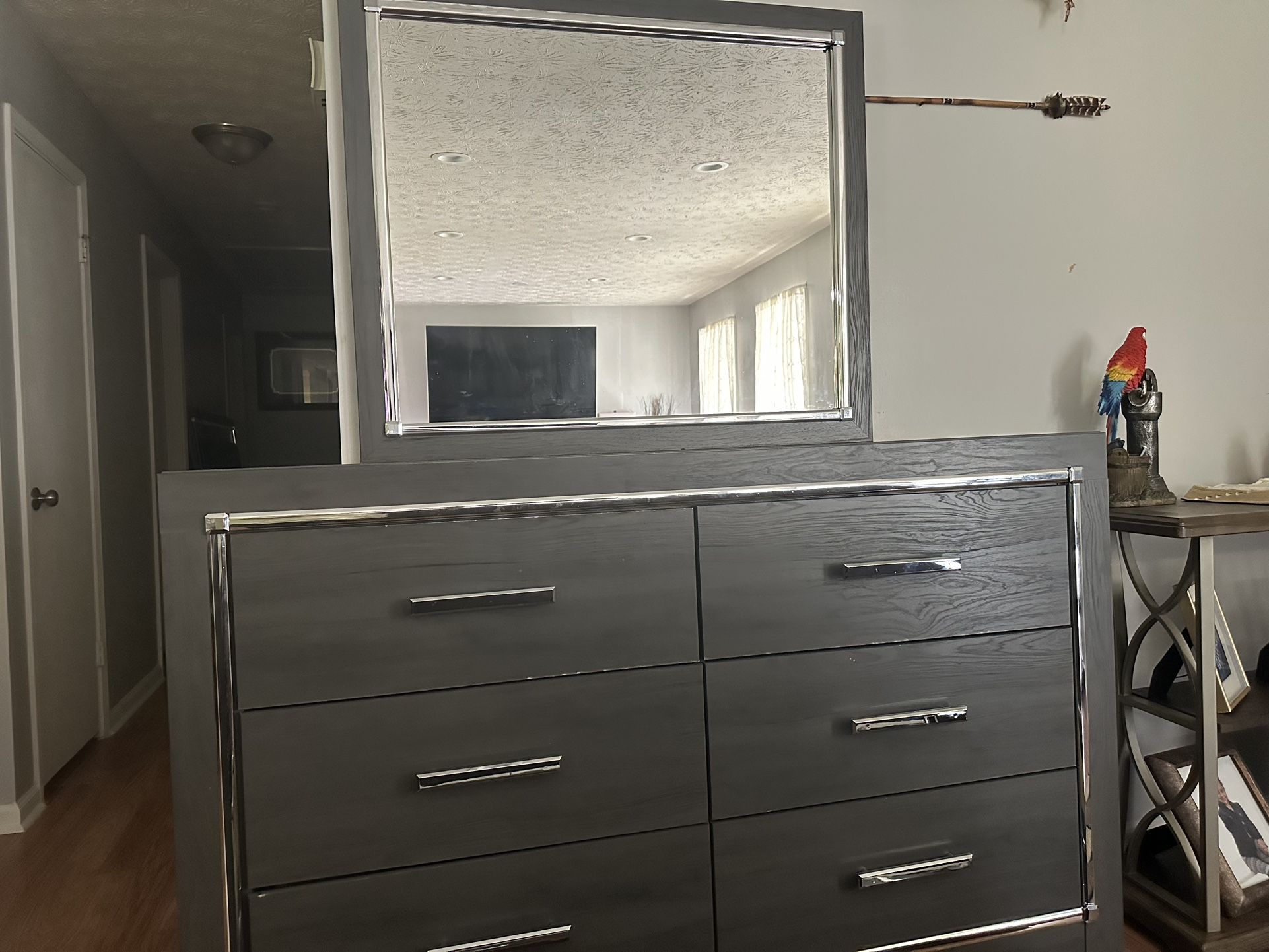 Bedroom Furniture Set