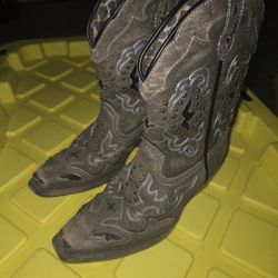 Girls size 2 boots 