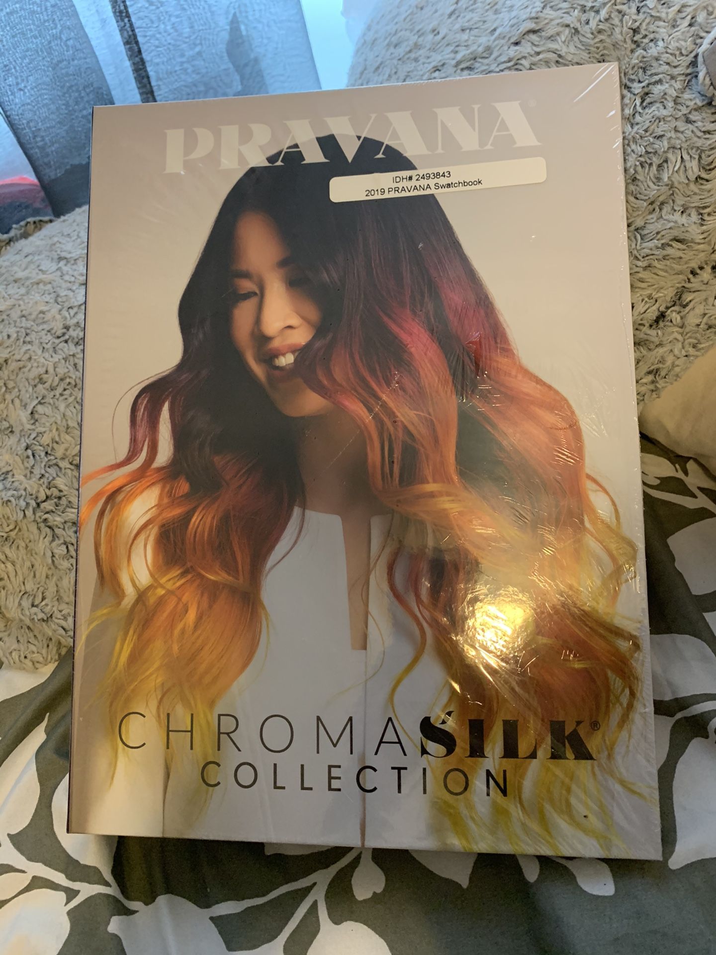 Pravana swatch book New!