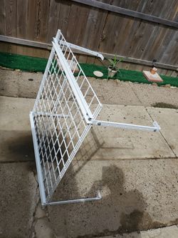 Overhead storage unit