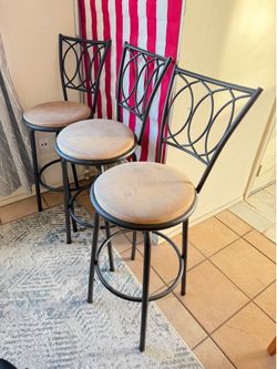 Set of 3 Counter Height Bar Stools – Excellent Condition  $75 for all 3
