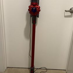 Dyson V8 Cordless Vacuum - Great Condition!