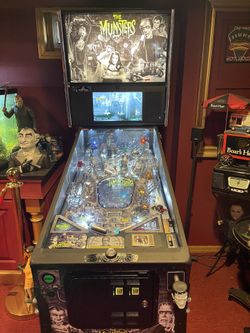 Rare Munsters Premium Edition Black & White Pinball Machine!