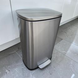 Stainless Steel 13.2 Gallon Step Touchless Kitchen Garbage Trash Can! Great condition!  17x13x26in