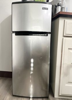 Mini Refrigerator, with Freezer