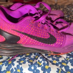 Women Nike Size 6