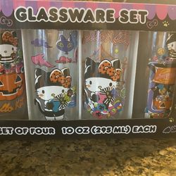 NEW Hello Kitty Glassware Set